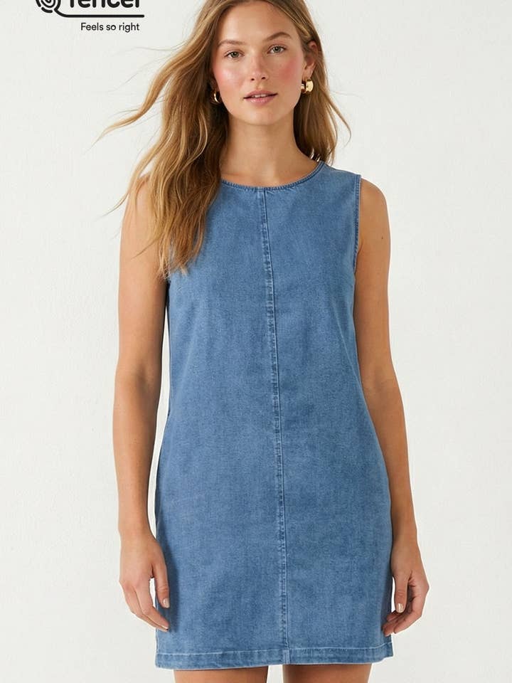 Robe chasuble en jean sans manches pour la vente par Naked Zebra