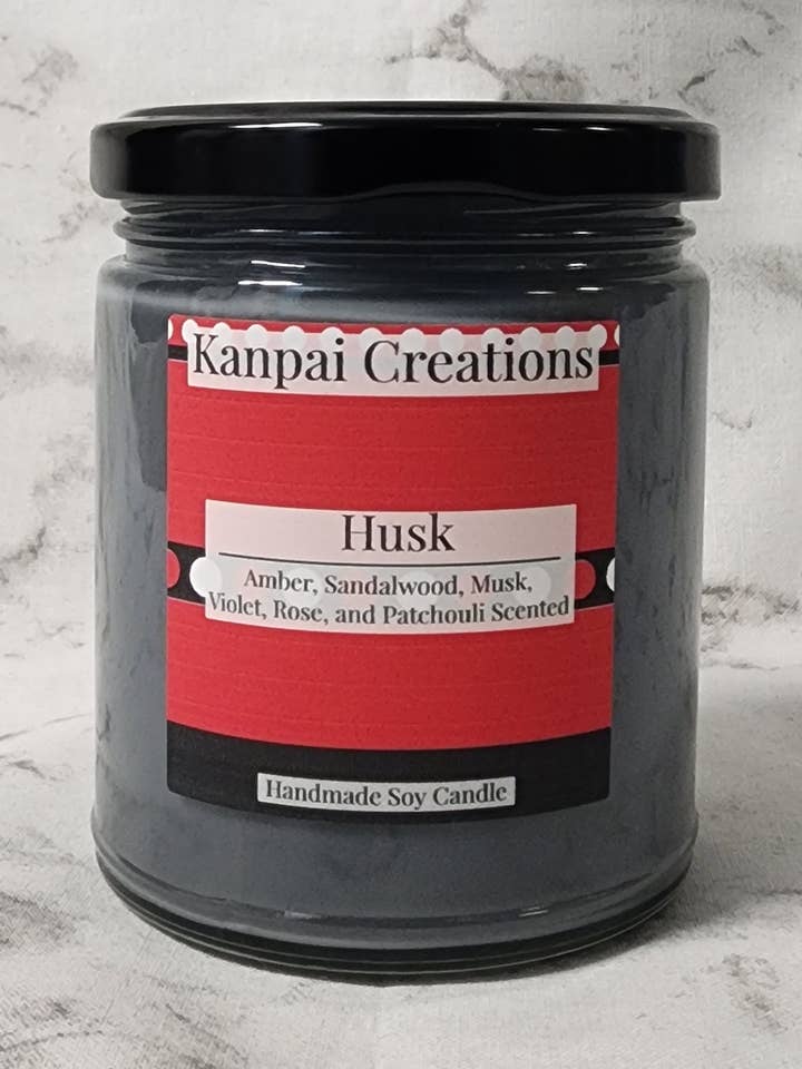 Bougie d'inspiration parfumée à la coque, à l'ambre, au bois de santal et aux fleurs pour la vente par Kanpai Creations