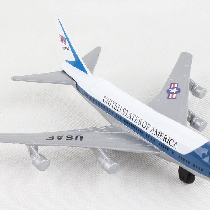 Daron Worldwide Trading - Wholesale Toy Plane - Kids - RW015 Runway24 Air Force One VC25/747 by Daron Toys