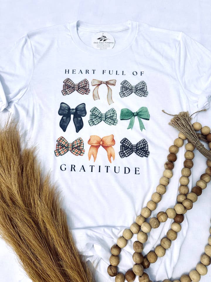 Heart full of Gratitude Fall Christian T-shirt dam för wholesale av Only Grace Company
