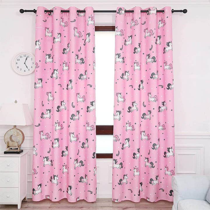 CORTINA OPACA COM ESTAMPA DE DESENHOS ANIMADOS-UNICÓRNIO ROSA 140*260cm por atacado de BOD HOME