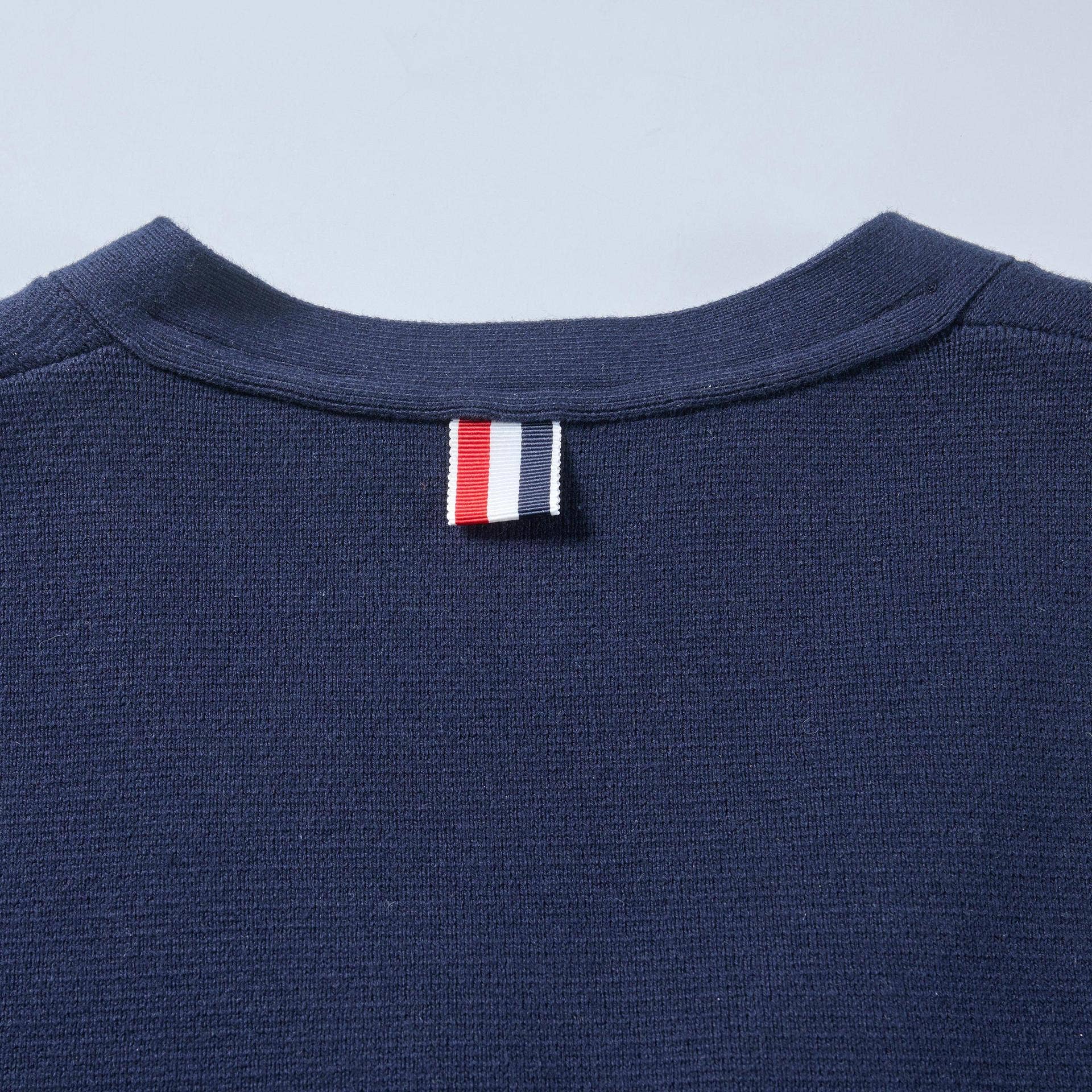 Bleu foncé Cardigan en laine brodé serpent JK201 – Style décontracté à col en V en vente sur Faire9