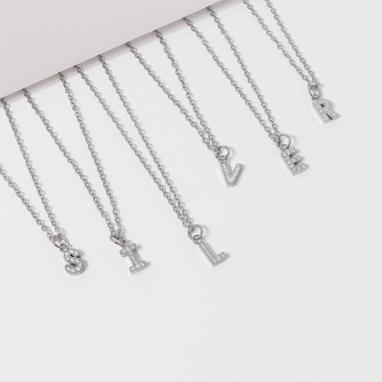 WJW - Vendita all'ingrosso Ciondolo/pendente - Ciondoli con lettera iniziale in acciaio inossidabile e pavé di zirconi cubici30