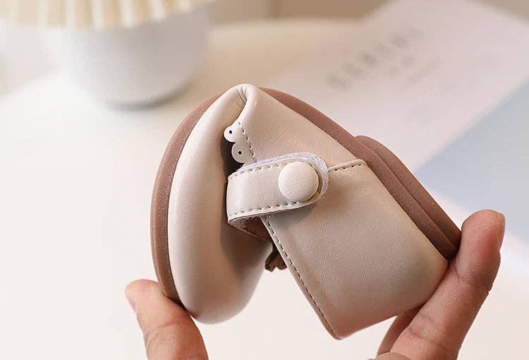 KiddieKickz - Vendita all'ingrosso Ballerine/mocassini - Bambini - Ballerine in pelle con cinturino a T per bambine: scarpe eleganti dal tocco retrò17