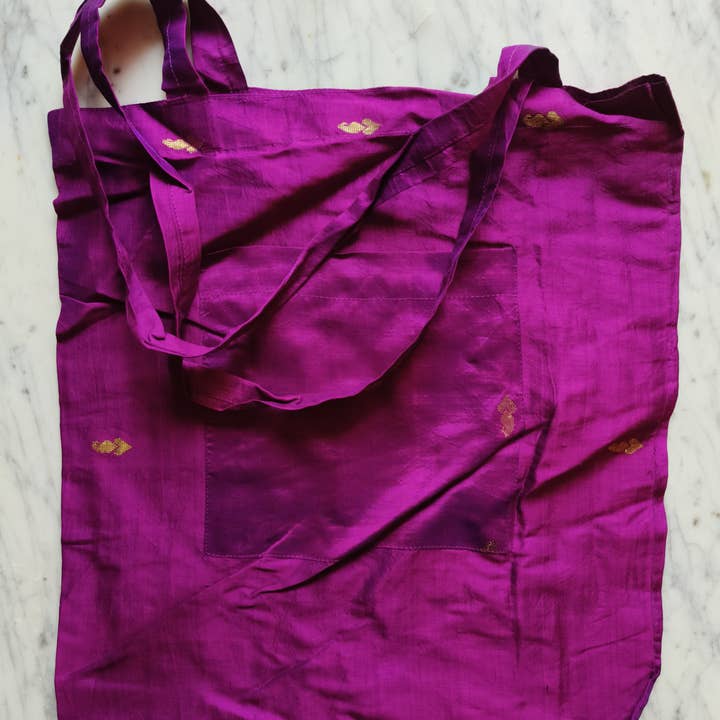 Upcyclade tygkassar av siden-sari | 10 stycken för wholesale av Nettle & Silk