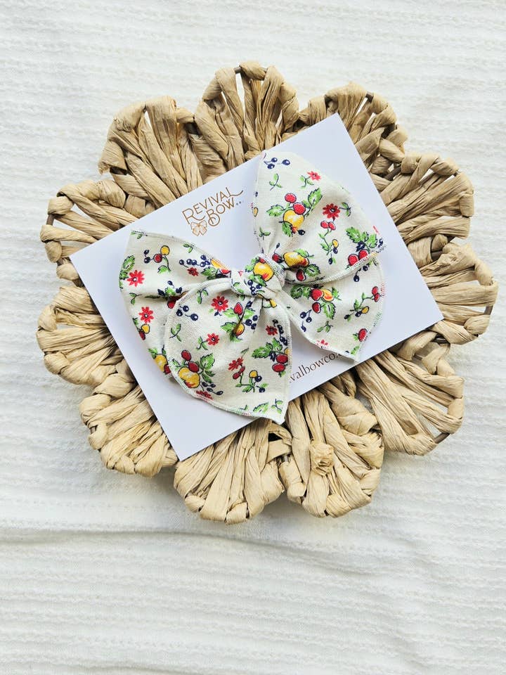 Arc Fable sur Clip • Linge de Fruit Vintage • Arc d'Été pour la vente par Revival Bow Co.