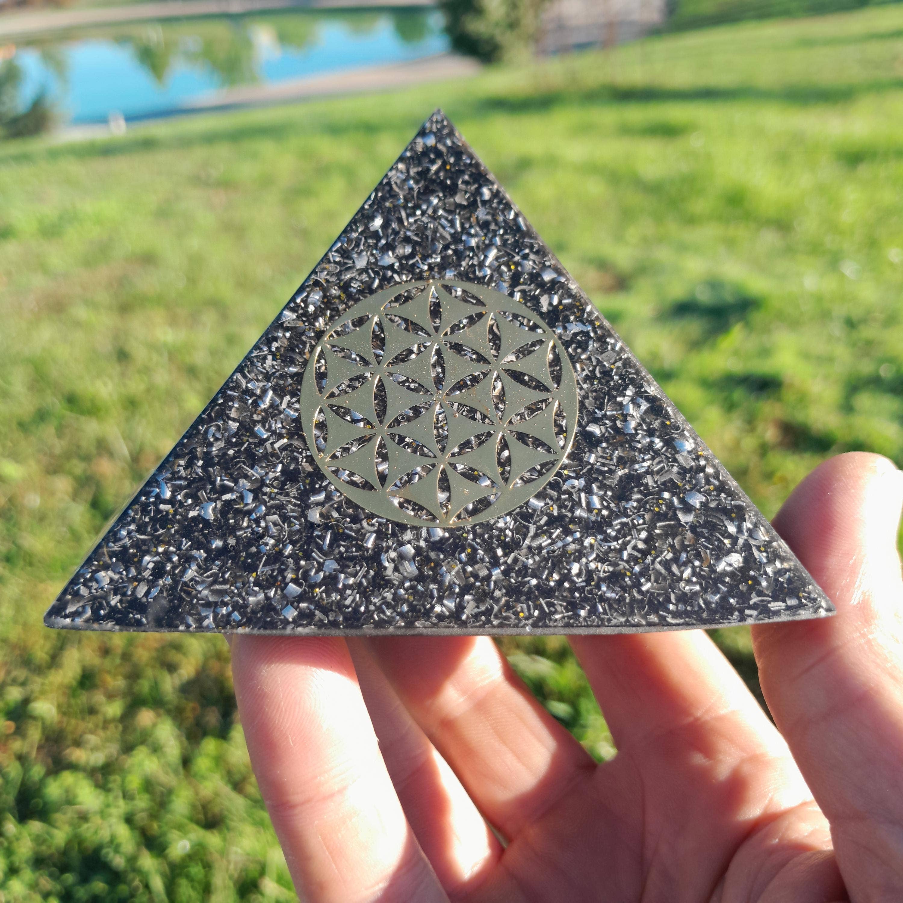 Mundo Orgon - Wholesale Spiritual Stone/Crystal - Orgonite Pyramid Flower of Life with Shungite - 90mm Base8