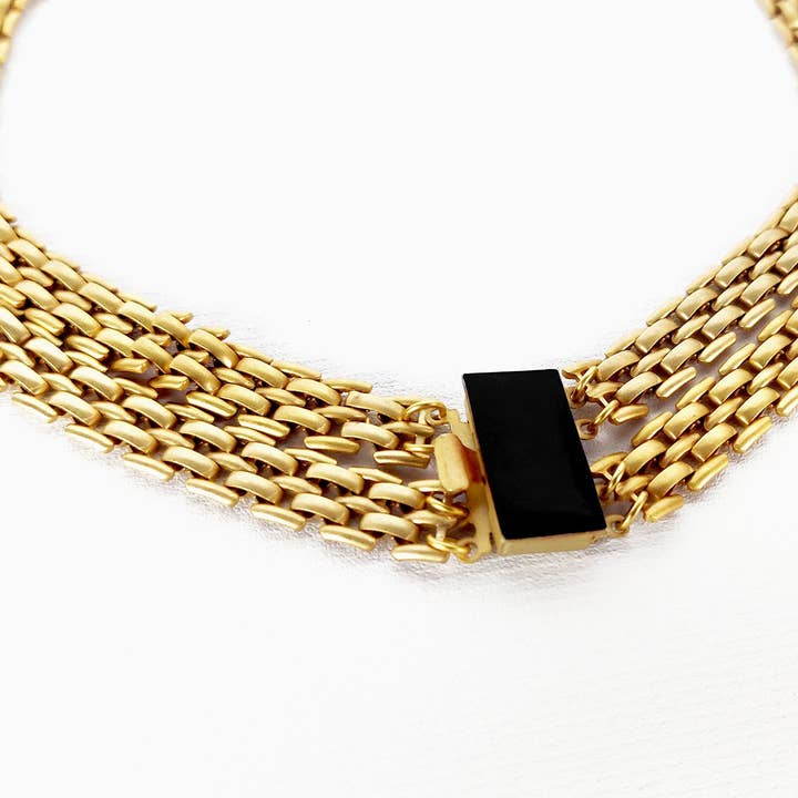 Dubbelhalsband Love 24ct guldplätering lyxstängning svart emalj för wholesale av Ginger & VelVet