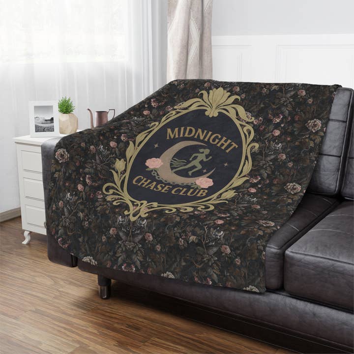 Couverture en Minky du Midnight Chase Club – Plaid douillet pour les lecteurs de romantasy et de dark romance | Accessoires Gilded Girl pour la vente par Gilded Girl Accessories