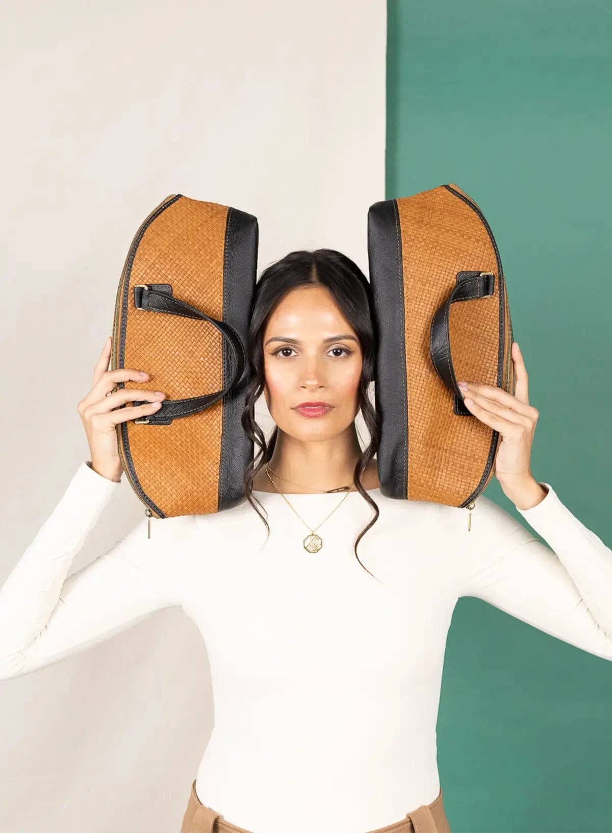 Deux Mains: Haiti Fair Trade - Wholesale Satchel - Women's - East-West Handbag1