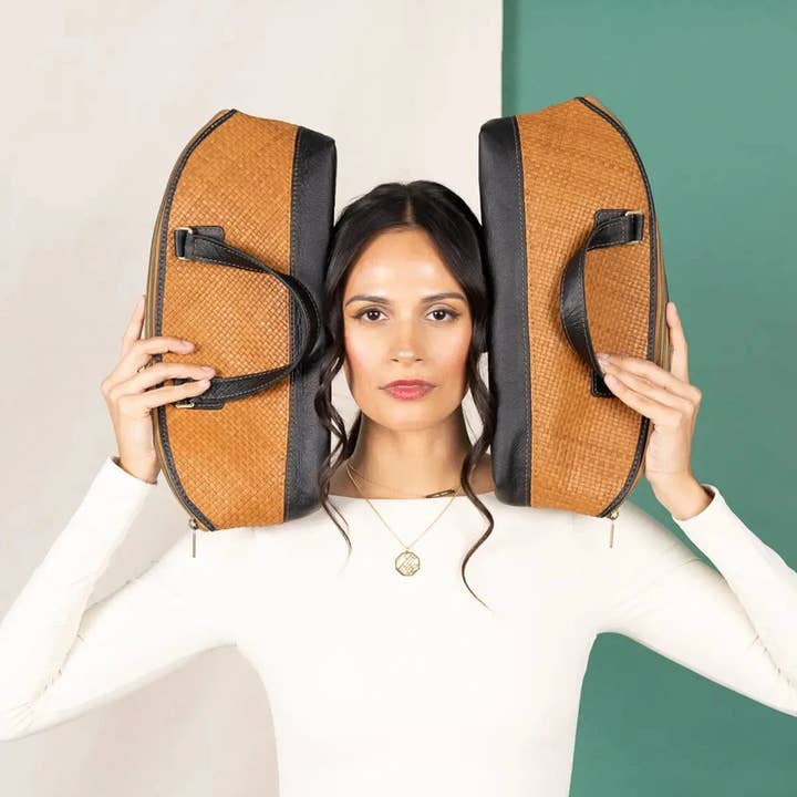 Deux Mains: Haiti Fair Trade - Wholesale Satchel - Women's - East-West Handbag1