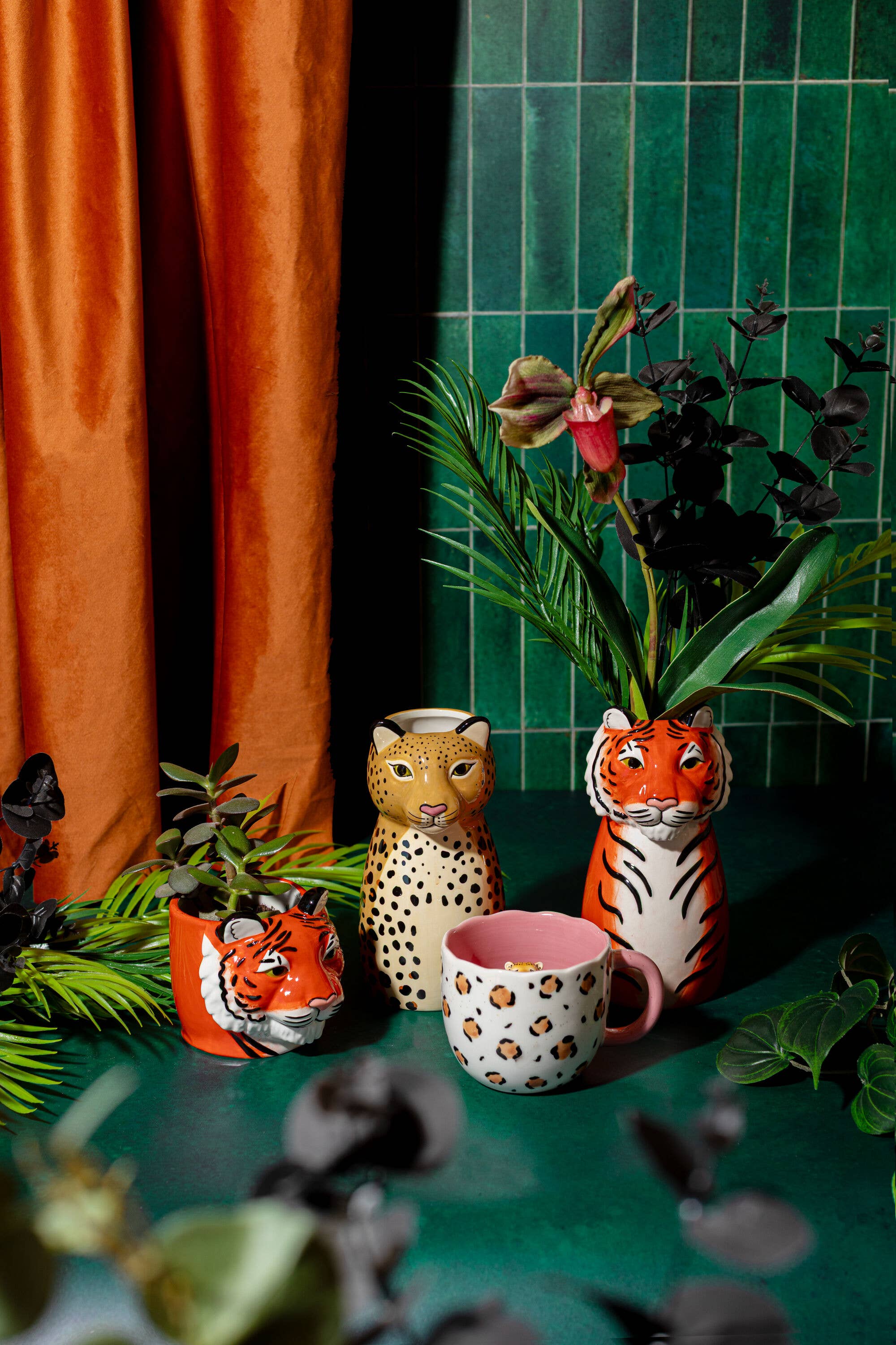 Sass & Belle Europe - Wholesale Vase - Leopard Shaped Vase3