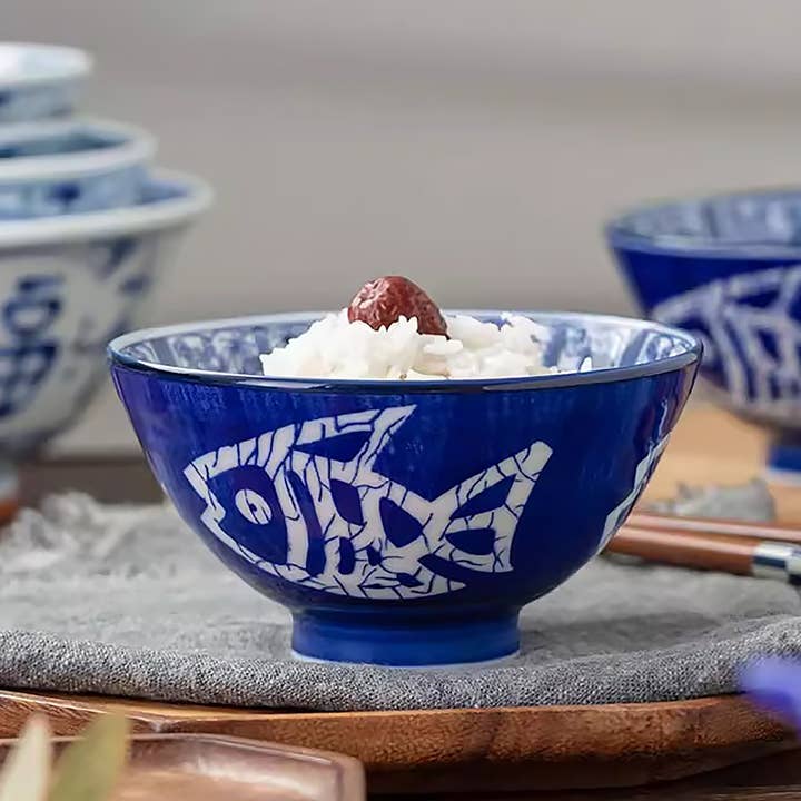 Minoyaki-skål med fiskemotiv i blå og hvid for engroshandel hos MinoCraft