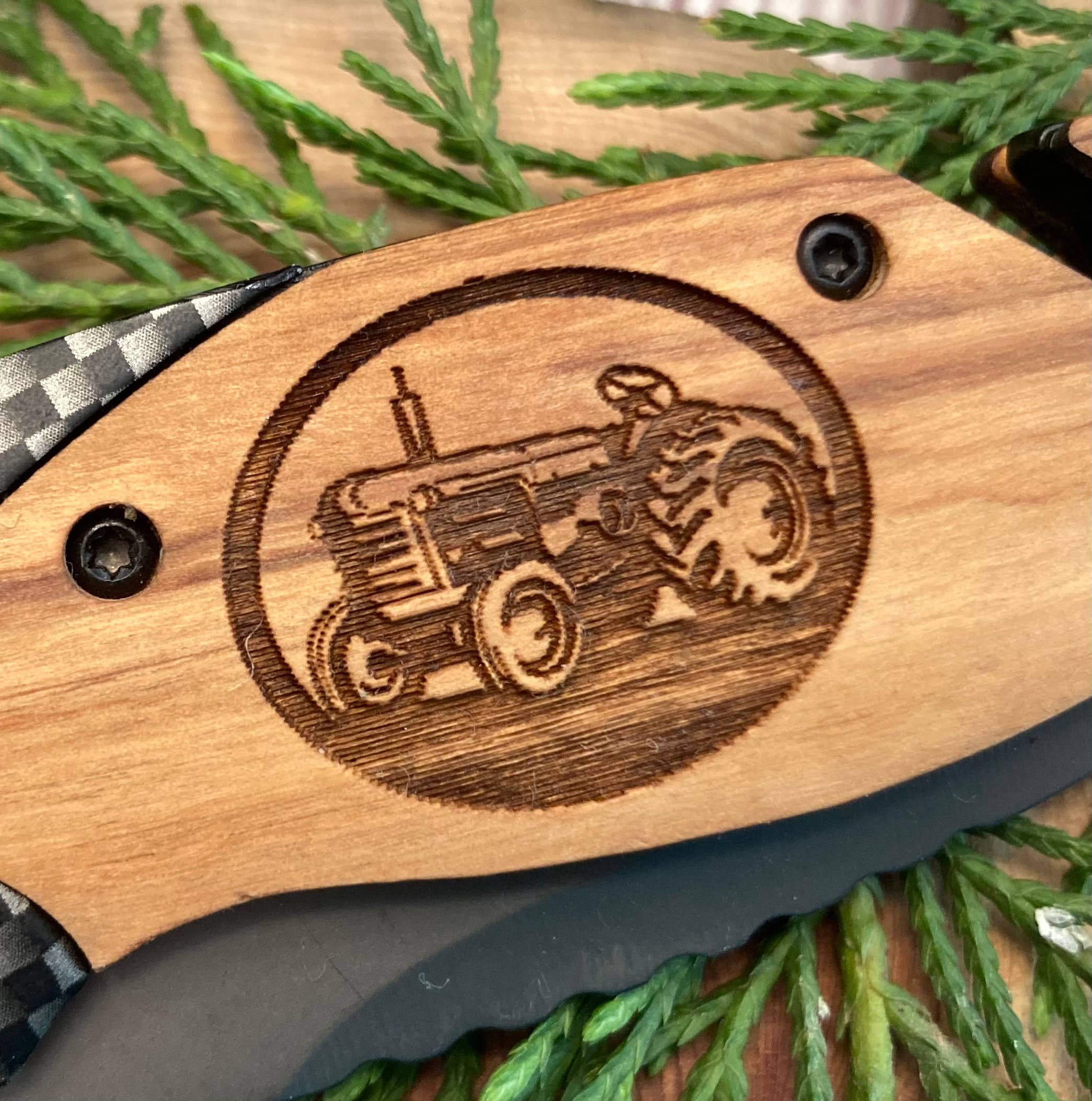 Quail Tail Laser Art - Wholesale Pocket Knife/Holder - Farm Tractor in Circle Knife2