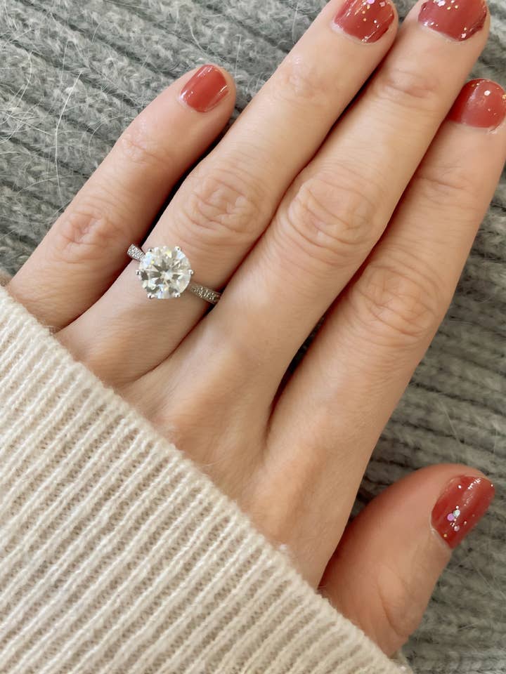 Moissanite solitärring med kanalfattning för wholesale av Auroradia