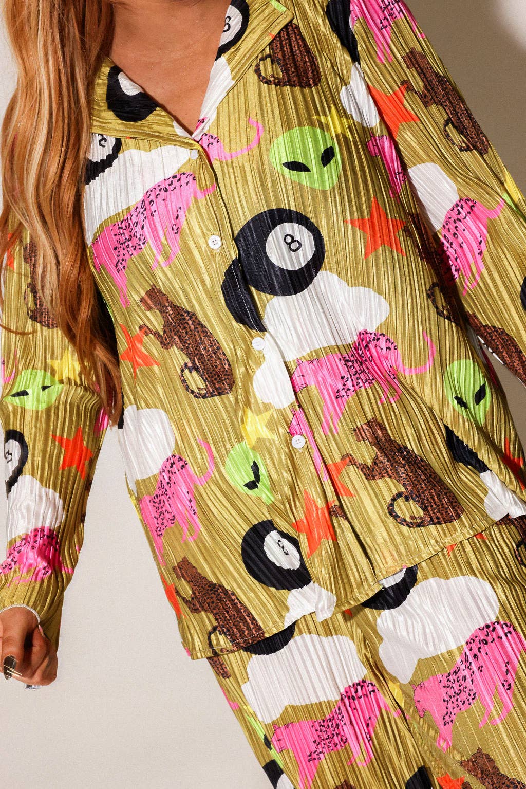 Burnt Toast – Engroshandel Bukser - Dame – Vi kommer i fred Alien Plissé sæt **PÅ LAGER IGEN**4