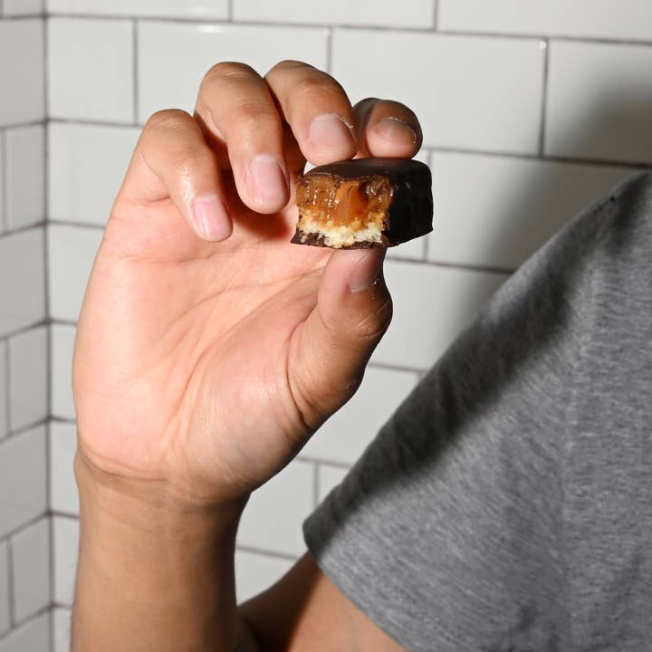 hey champ - Wholesale Chocolate Bar - coconut case