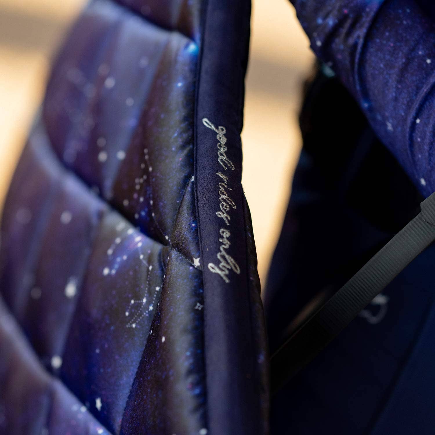 Marine/Multi Dapplebay Sprung-Satteldecke mit Sternbild-Design für den Großhandel auf Faire5