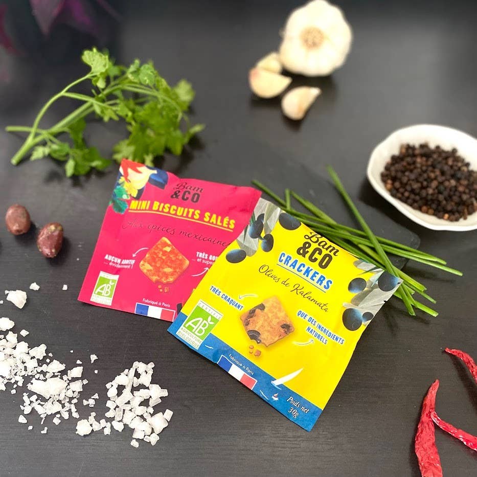 BAM&Co Création - Wholesale Crackers - Organic salty snack - Tiny Black Olive and sesame crackers1