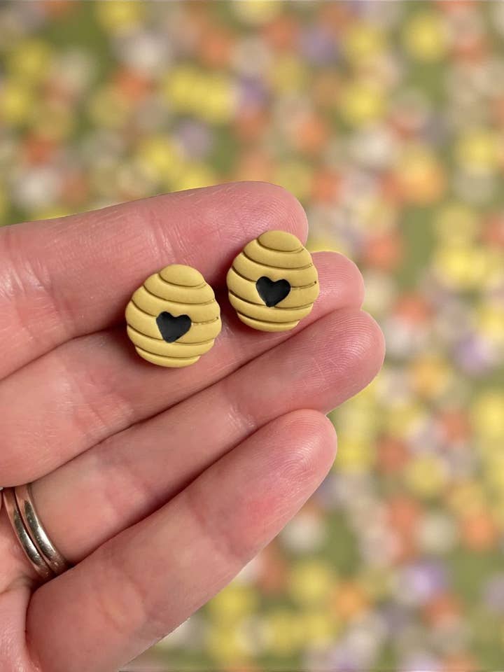 Oh Honey Studs pour la vente par Clay Dazing