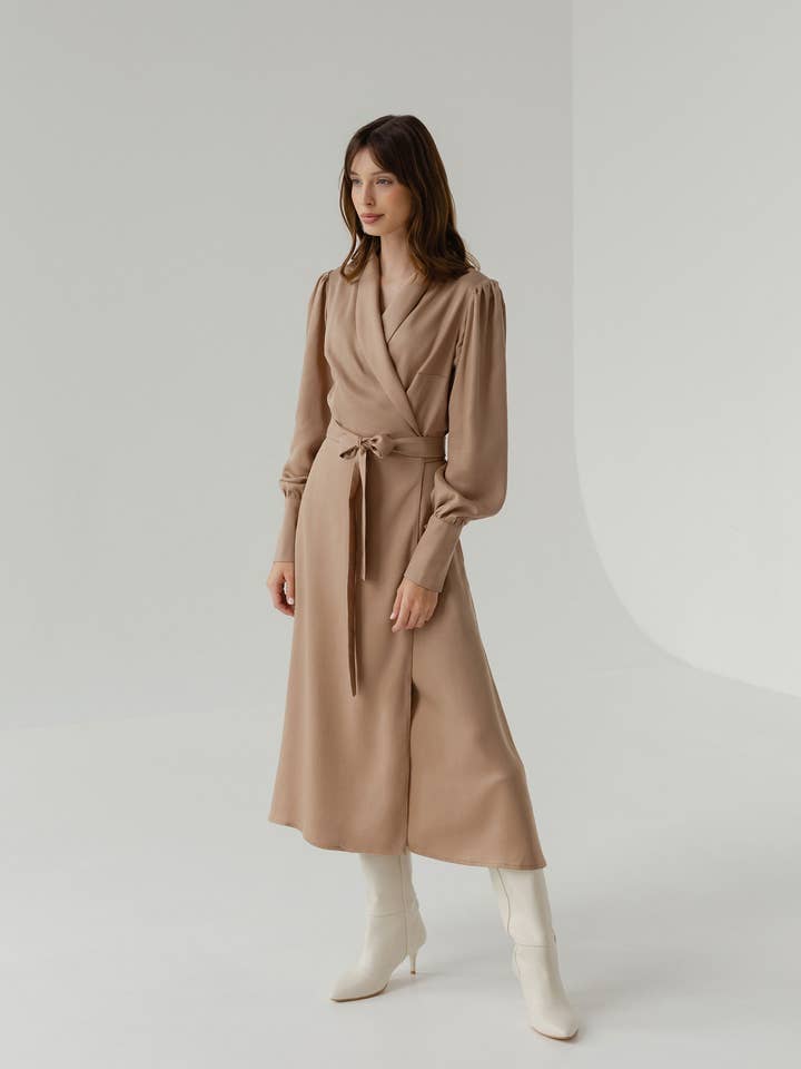 Abito midi color sabbia «Julie» per la vendita all'ingrosso da parte di Nich Linen