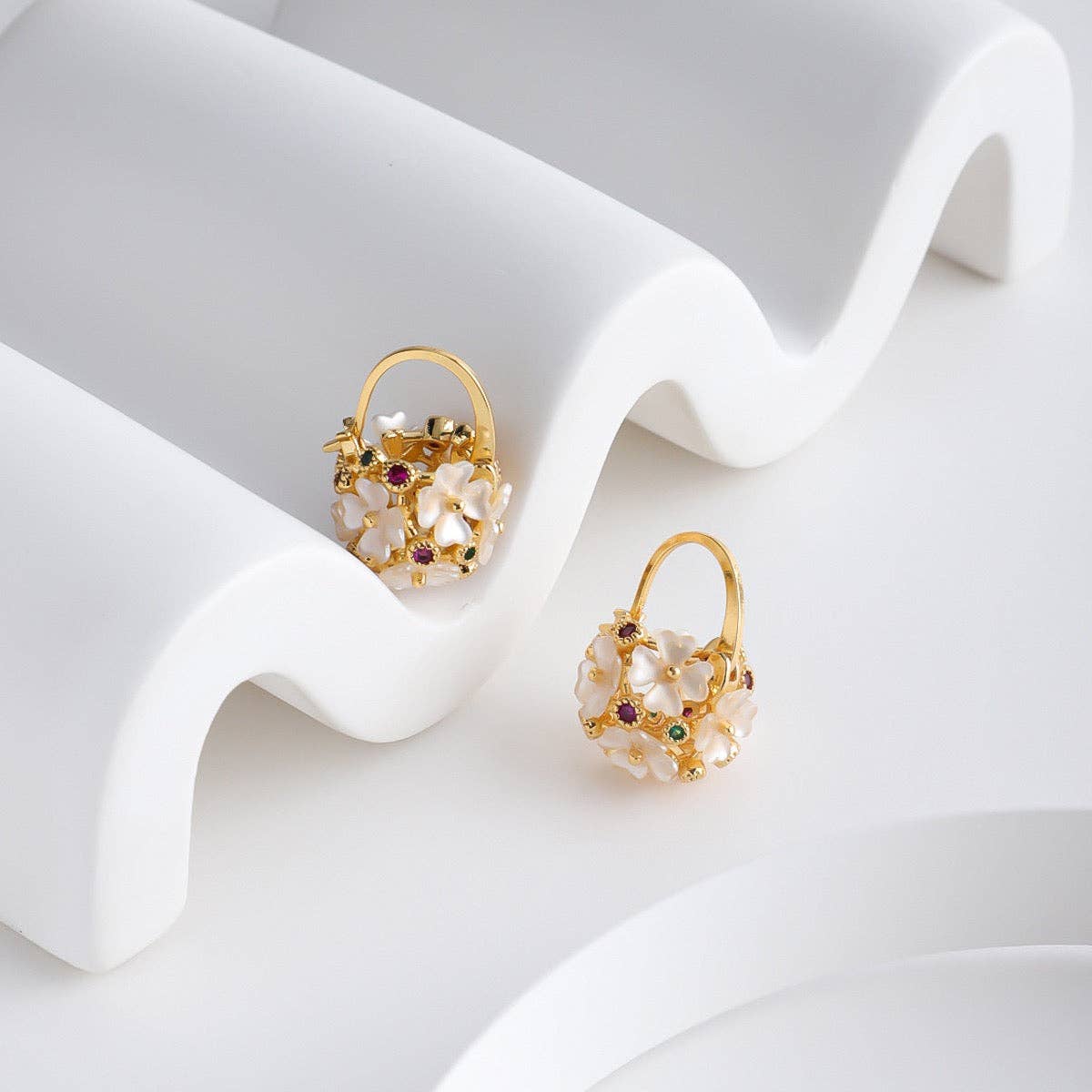 LanLivia – Brincos de argola por atacado – Brincos de Argola com Cesto de Flores Romântico7