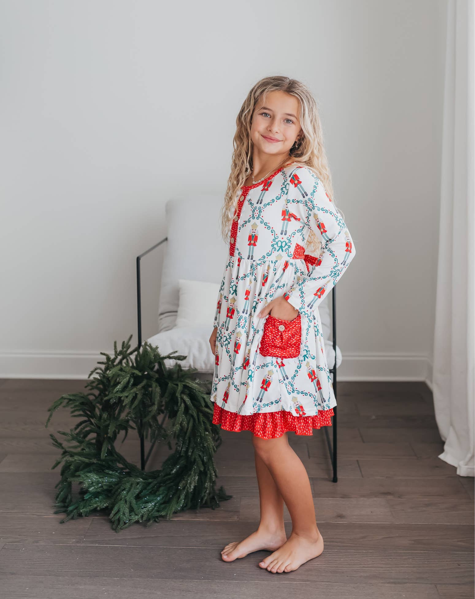 Oopsie Daisy - Vente Robe – enfant - Robe à volants avec cravate de poche Casse-Noisette pour enfants pour les fêtes de Noël5