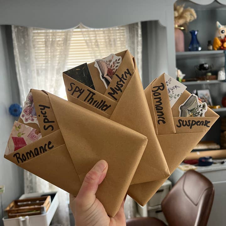 The Towne Witch - Vente Livre sur l'artisanat, les loisirs créatifs et le bricolage - Taille de voyage Rendez-vous à l'aveugle avec un livre, Livres plus petits, Livres3