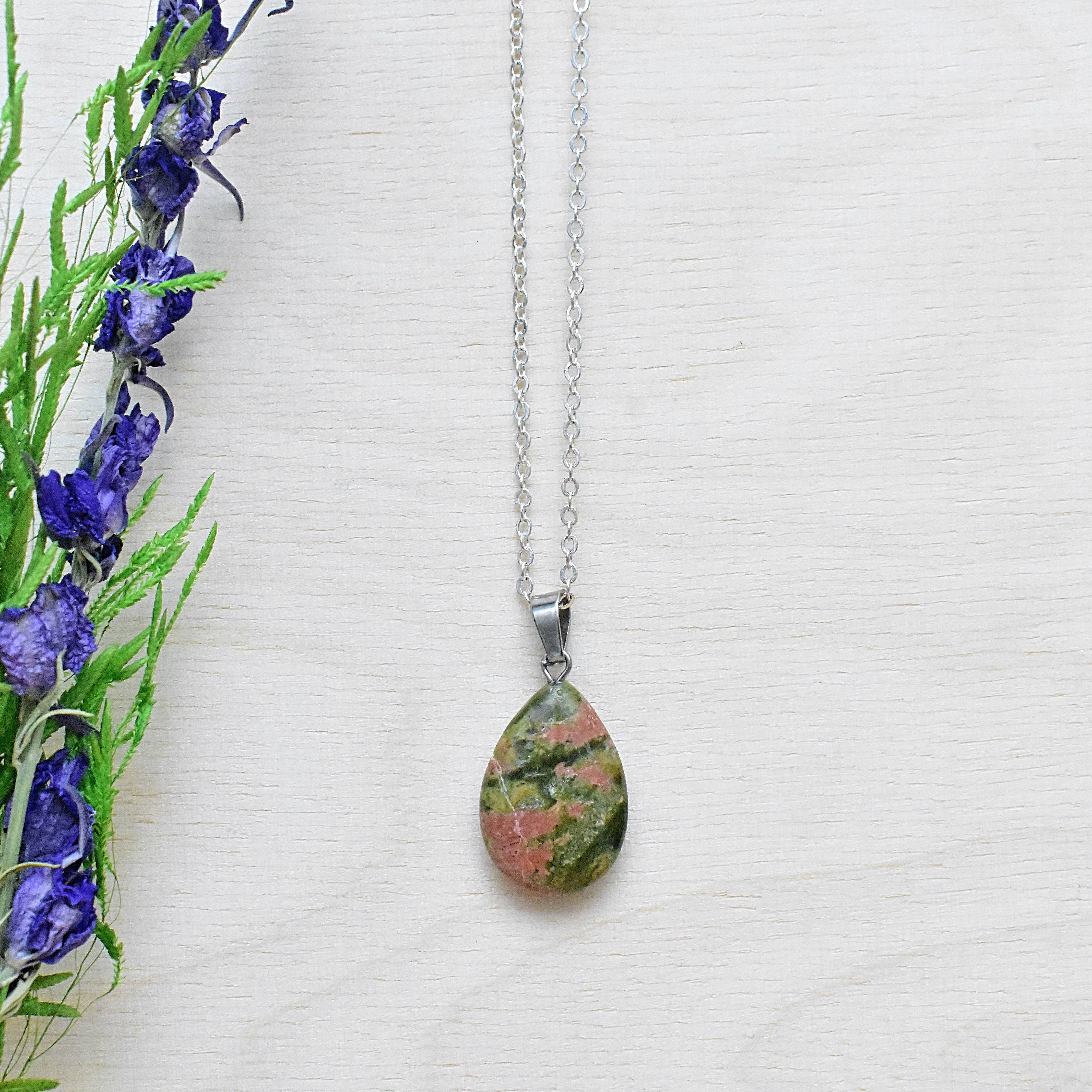 Ewelina Pas Jewelry – Großhandel Kette mit Anhänger/Charm – Silberne Unakit-Tropfen-Halskette6