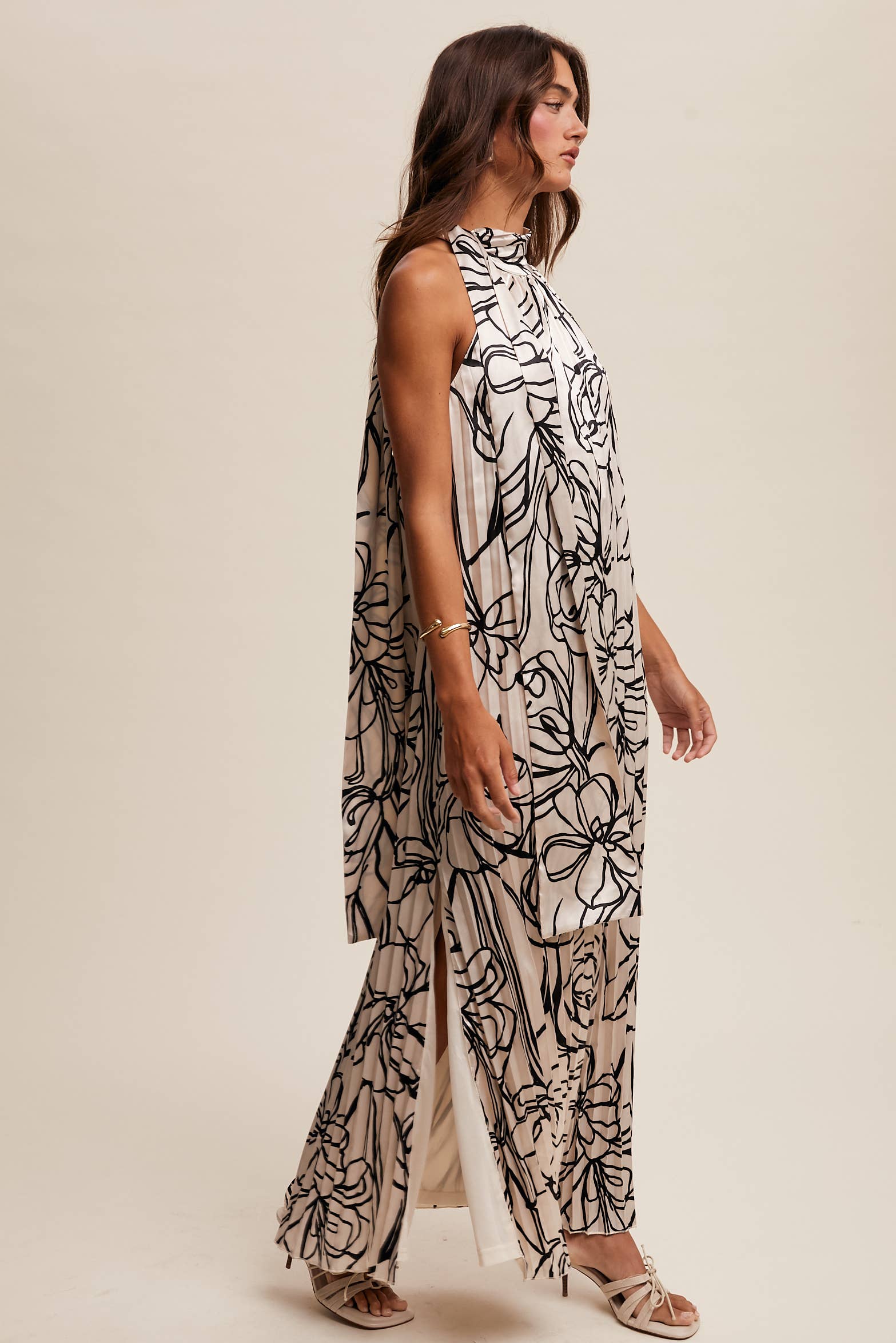 Listicle – Vestido - Mulher por atacado – Vestido maxi plissado de cetim com estampa floral e gola halter18