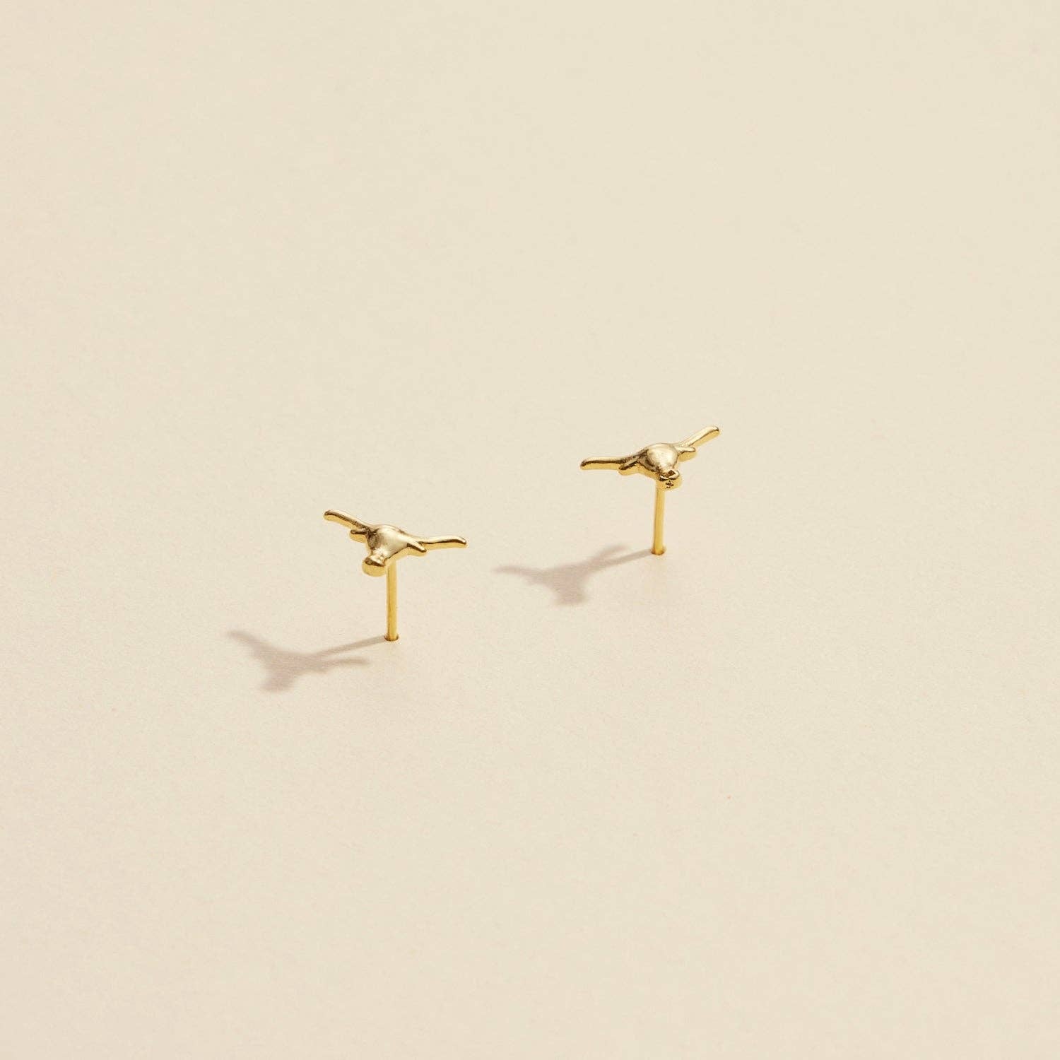 Frem – wholesale Solitärörhängen – Bold Bull Head Guldpläterade Stiftörhängen1