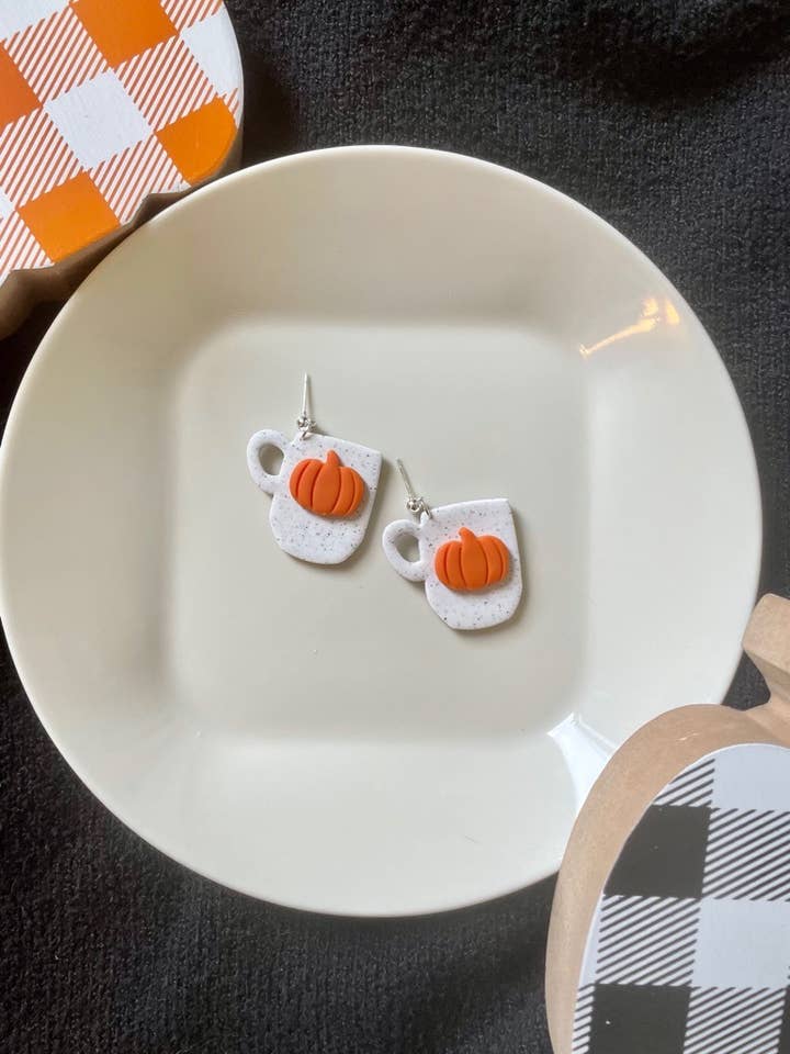 Boucles d'oreilles en argile pour la vente par SeizeTheClayJewelry