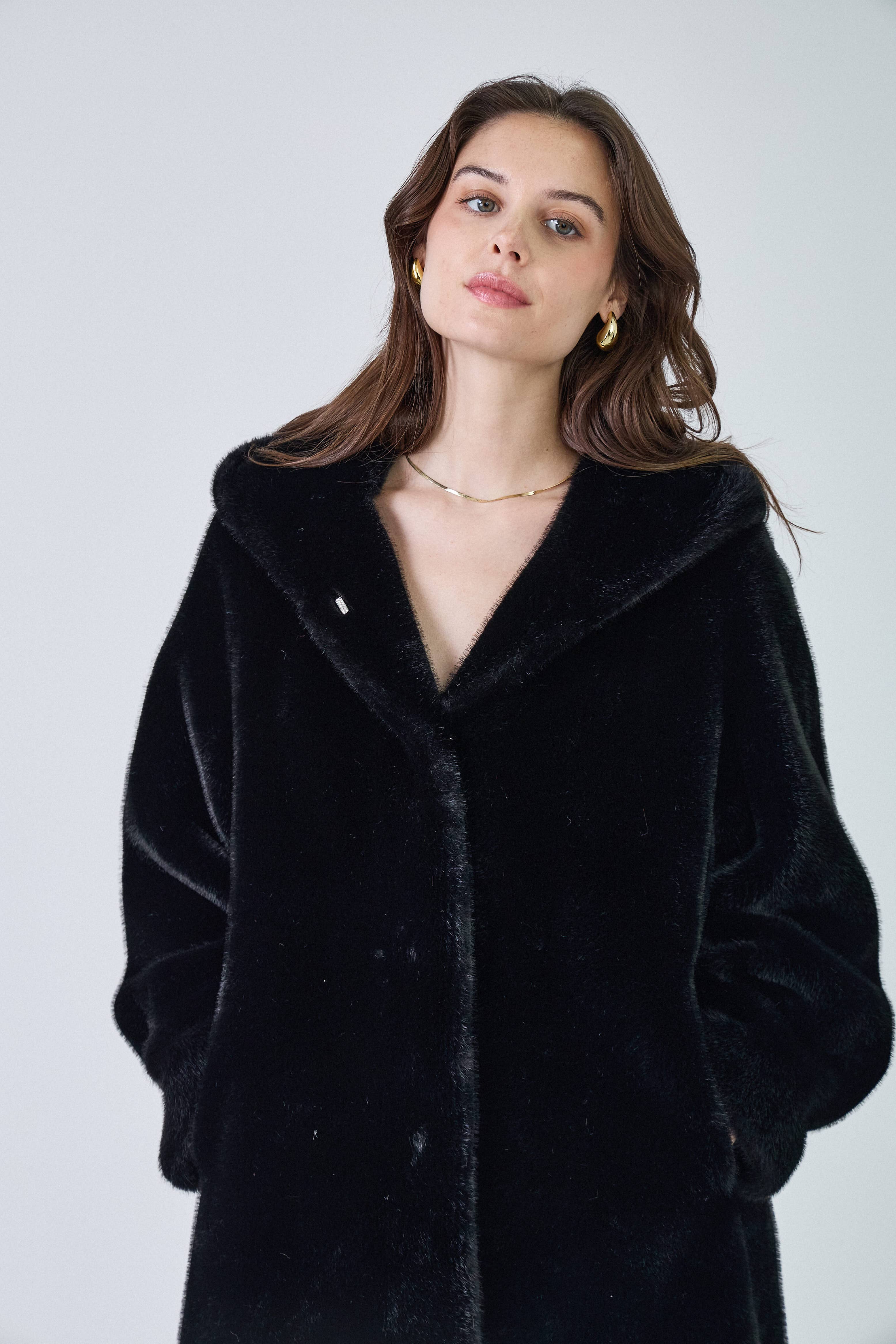 Giovanni Paris – wholesale Päls/fuskpäls - Dam – Lisa's kappa i midjelång fuskpäls med huva och dragsko i midjan25