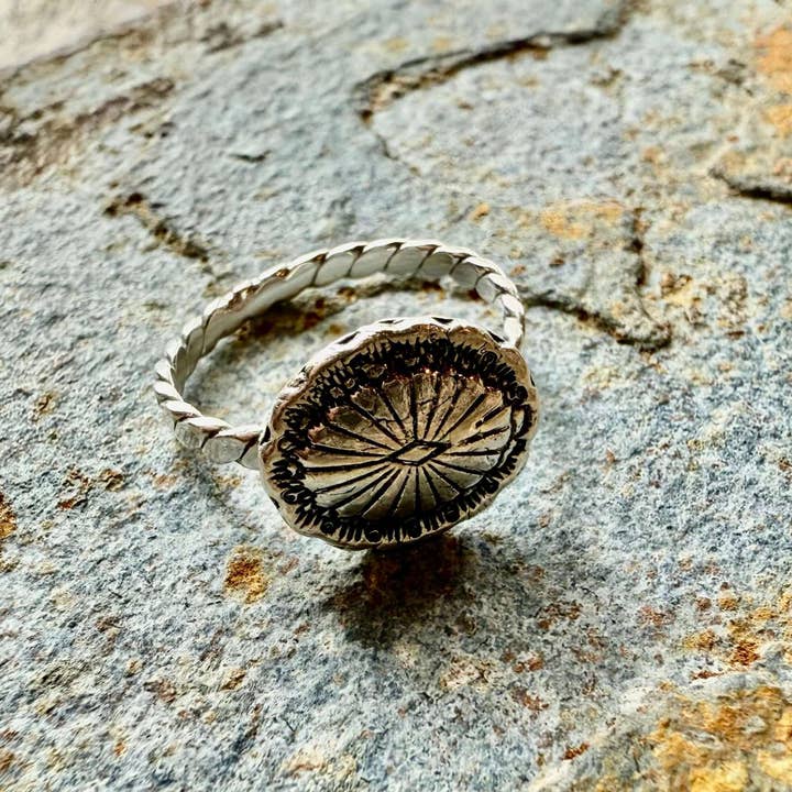 Cowgirl Zilveren Concho Ring - Westerse Sterling Stijl voor wholesale door Wild Mountain Silver