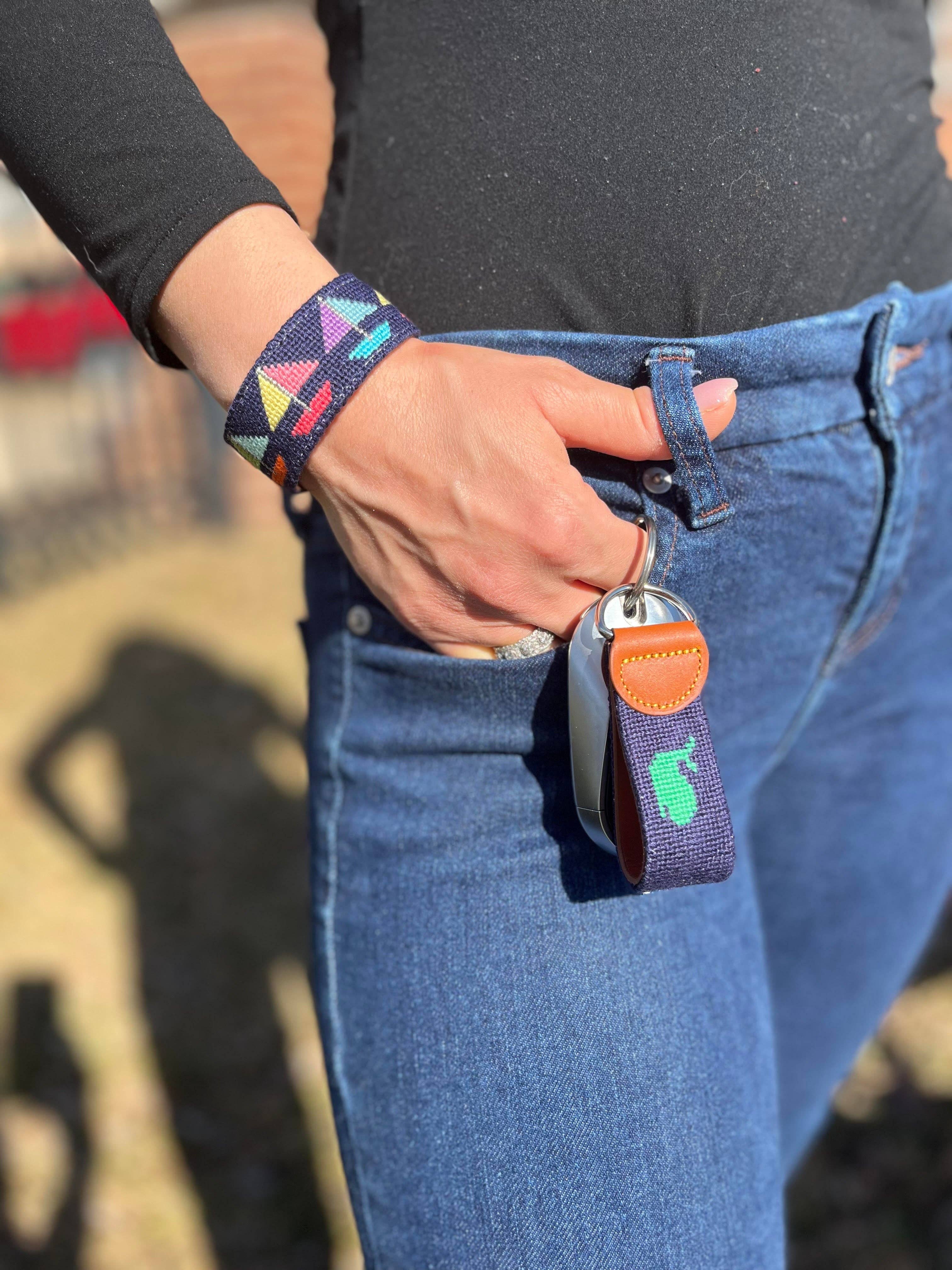 York Design Co – wholesale Nyckelring - Unisex – Navy och grön val nyckelring i nålpunkt1