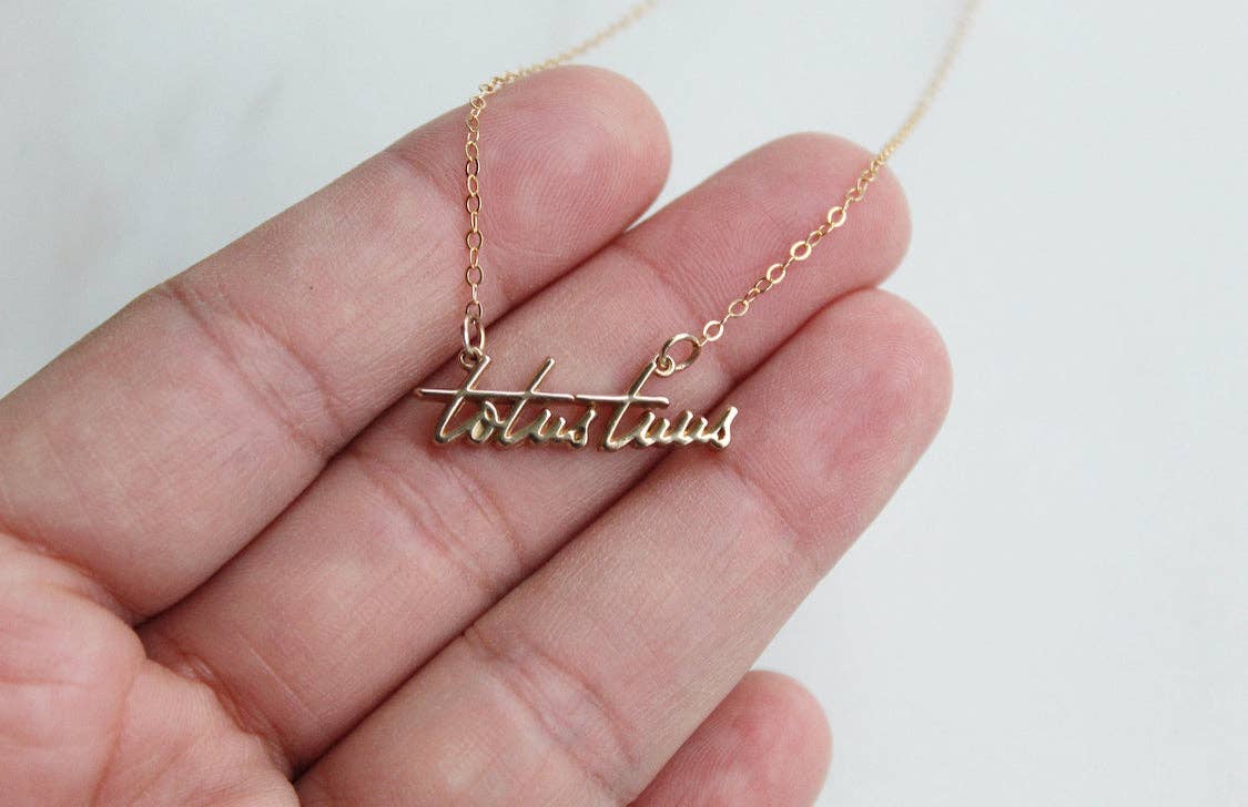 Naomi's Happy Place Shop - Wholesale Halskettinghanger - Totus Tuus0