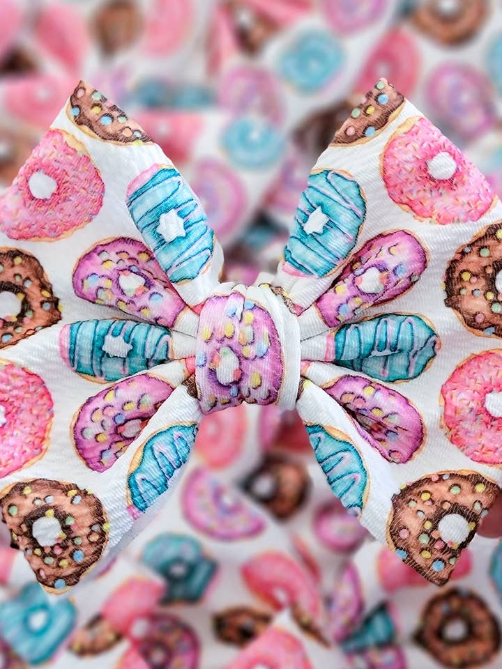 Tijd voor Savannah Bow-Donut voor wholesale door Dainty Delights Creations