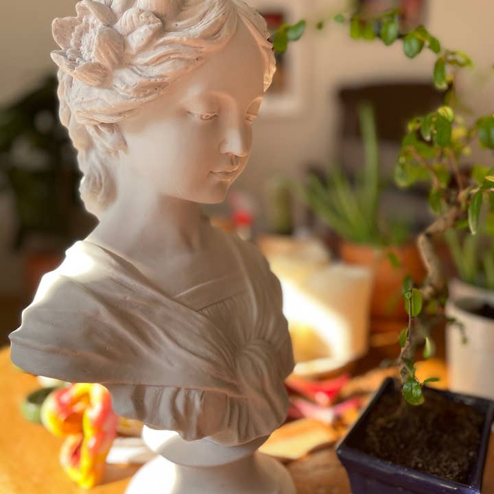 RomaArtSculptures - Wholesale Sculpture - Large Lady Statue