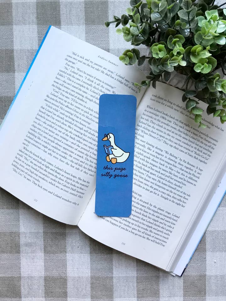 Cette page, Marque-page Oie Bête pour la vente par Little Town Studio