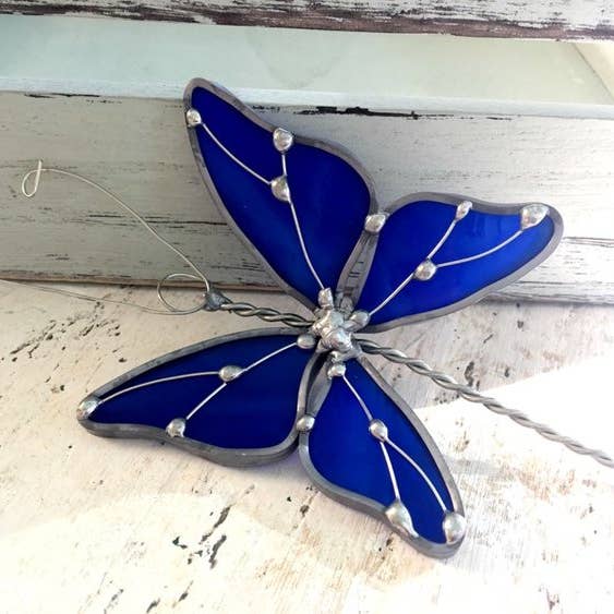Papillon en vitrail pour la vente par Out of the Blue Granola