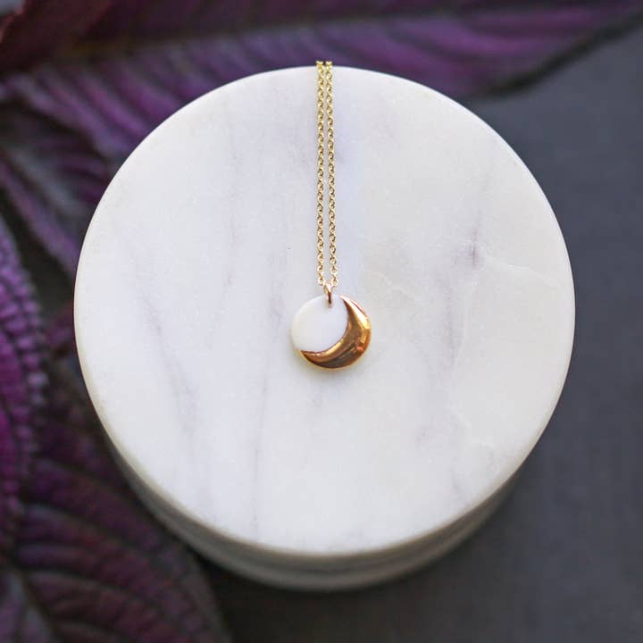 månen halsband för wholesale av Remnant Studios