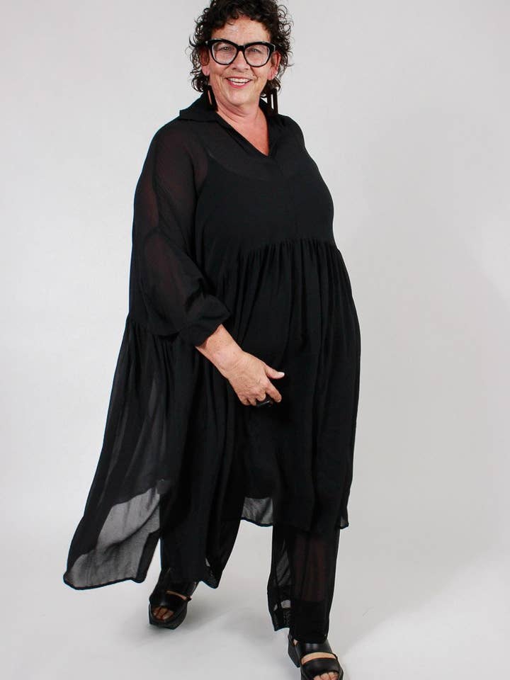 TCD Whina Dress - Black Silk för wholesale av The Carpenters Daughter