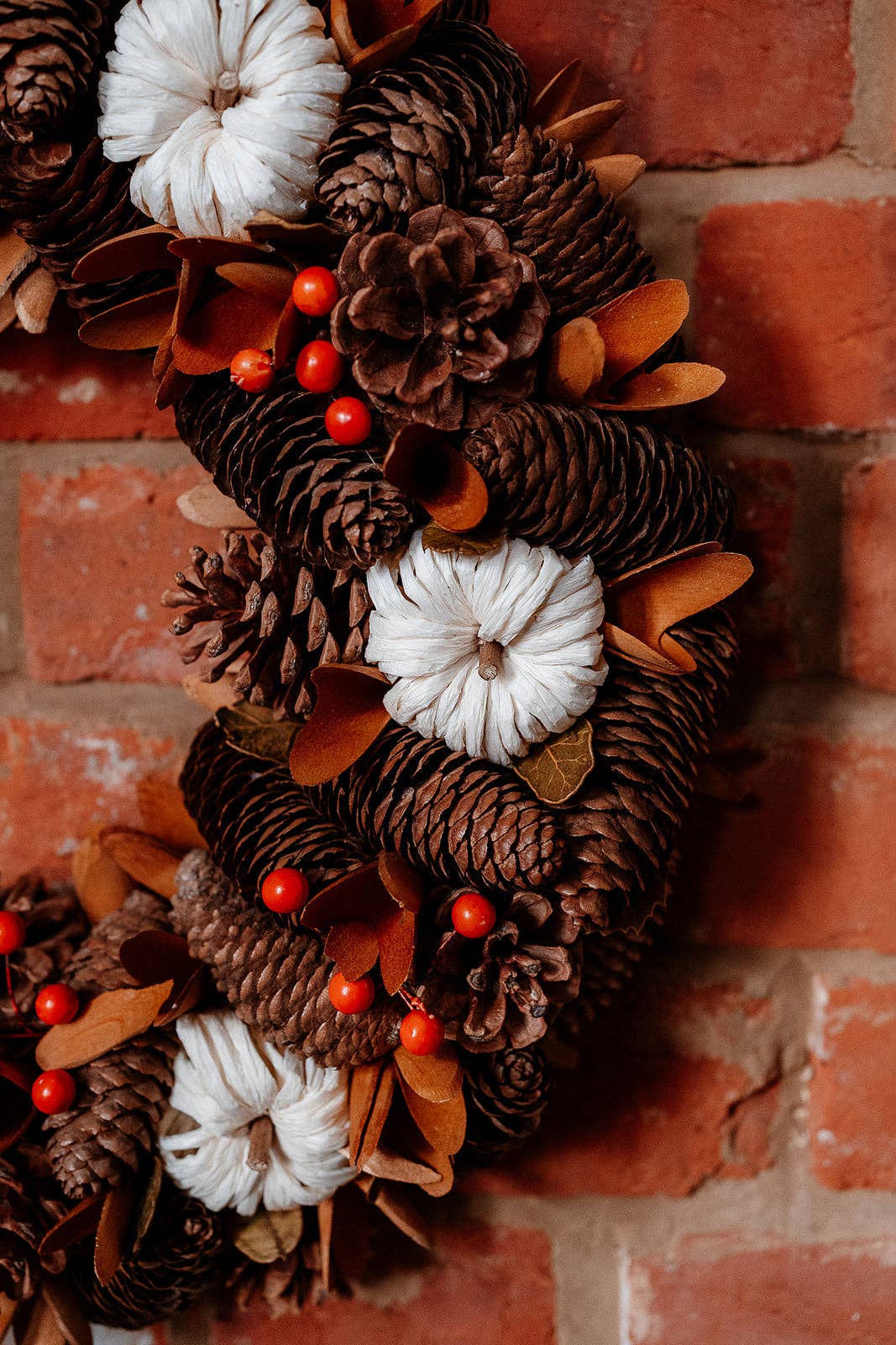 We Love Seasons Ltd - Vente Couronne - Couronne de citrouilles marron et orange en bois3