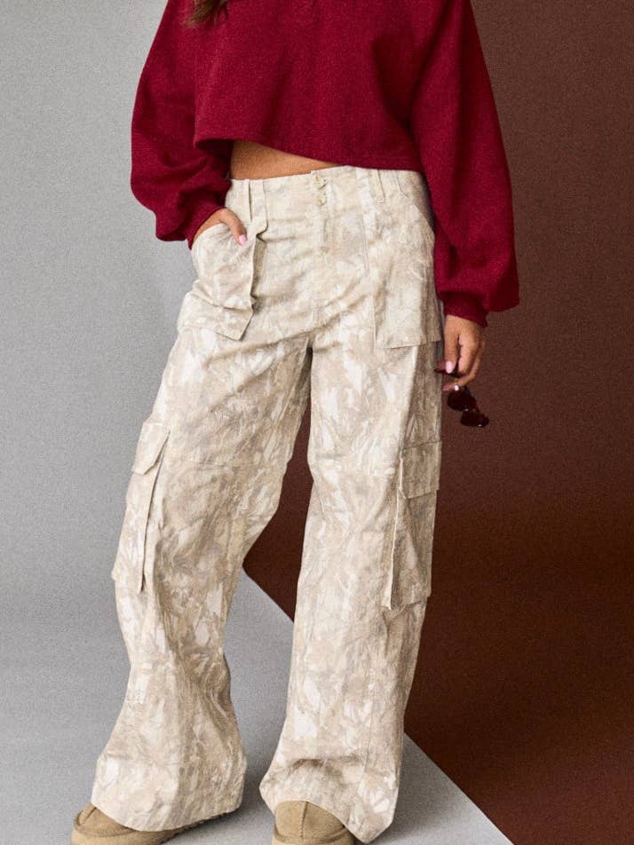 PP51003 - PANTALON LARGE IMPRIMÉ CAMOUFLAGE NATURE pour la vente par Papermoon