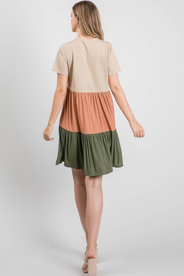 OLIV S/S NIVÅERAD GABI COLORBLOCK KLÄNNING för wholesale på Faire1