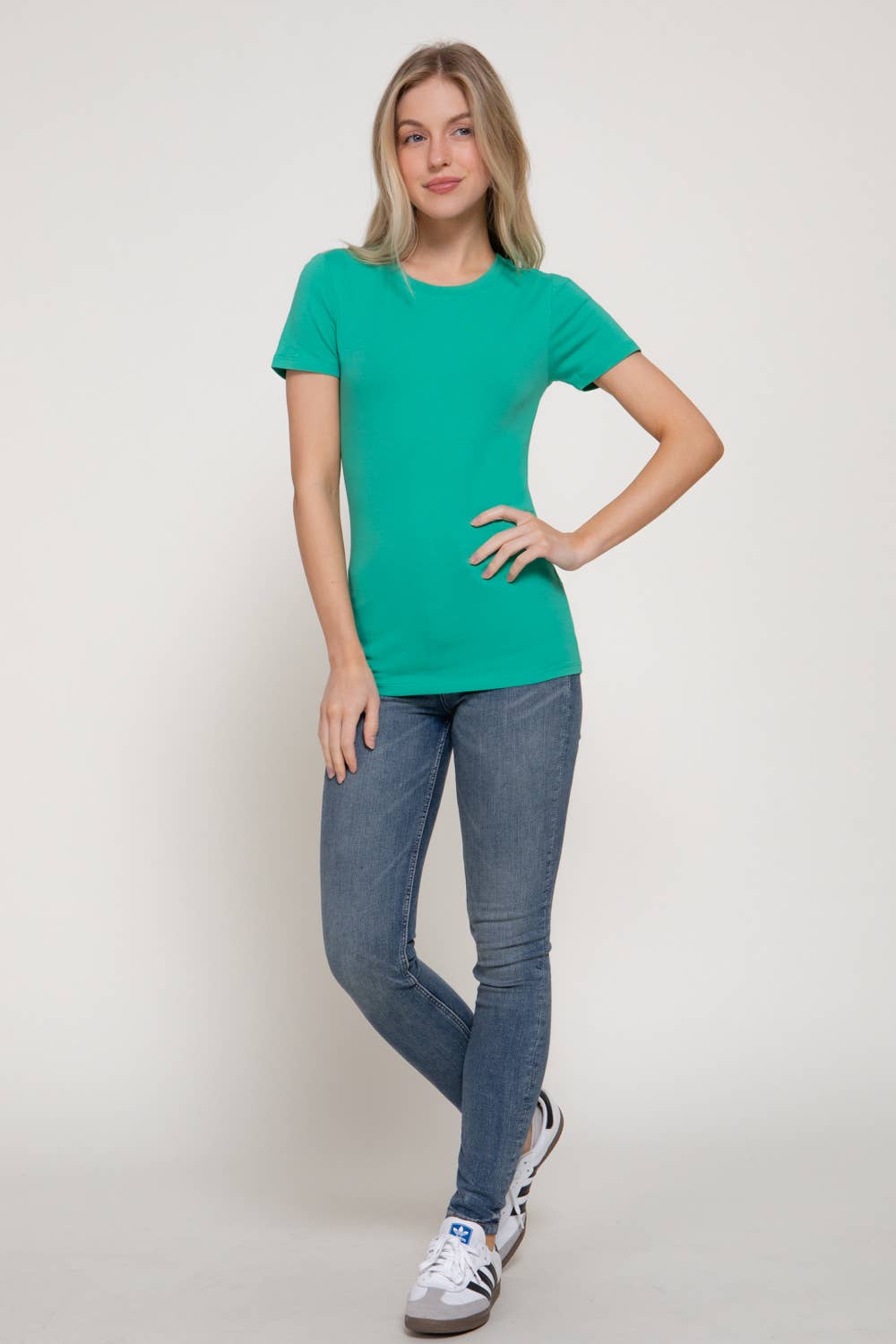 Active Basic | Active USA - Vente T-shirt – femme - Top en jersey de coton et élasthanne à manches courtes et col rond15