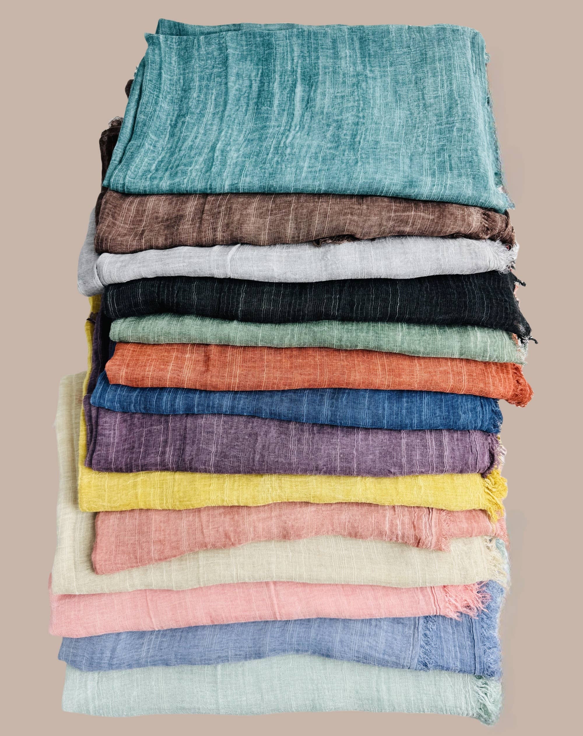 JC Sunny Fashion – Großhandel Schal – Damen – Steinwasch-Schal in Uni-Farbe mit rohen Kanten in Übergröße4