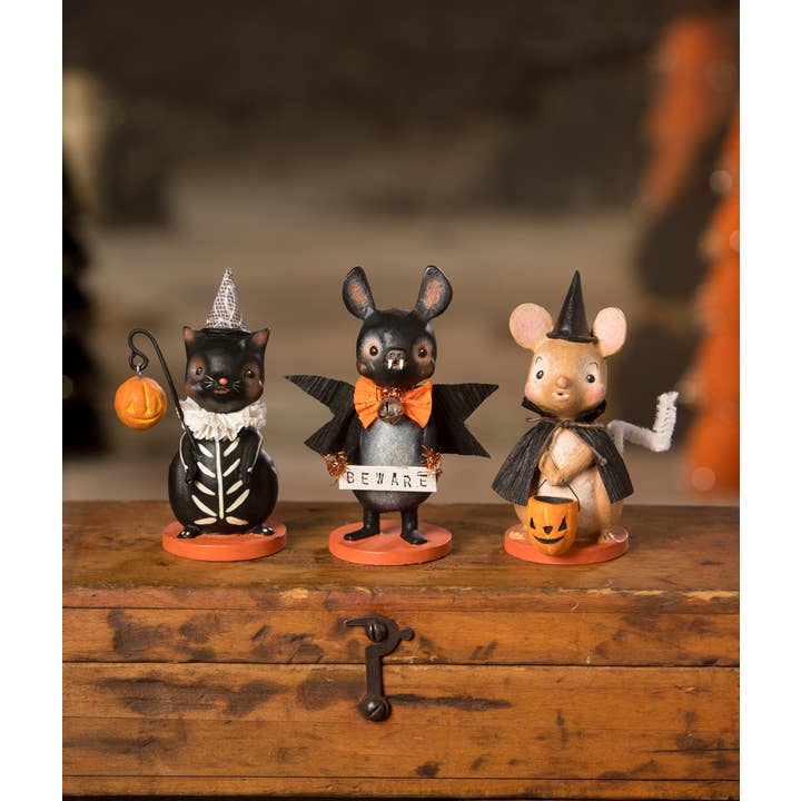 Bethany Lowe Designs - Wholesale Decorative Figurine - Beware Bat
