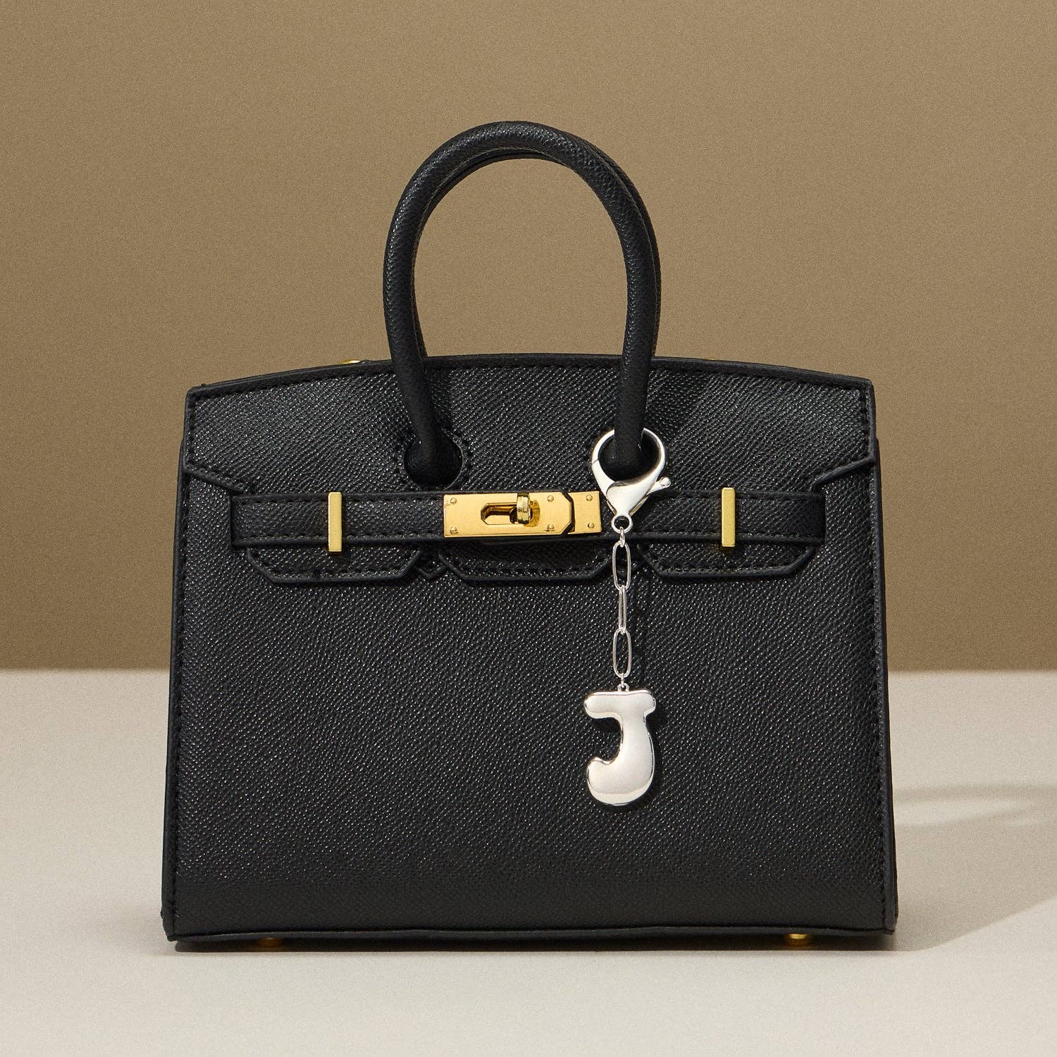 Lilla Haven - Wholesale Keychain - Women's - Bubble Letter Initial Keychain – Gold and Silver Tone Personalized Charm1