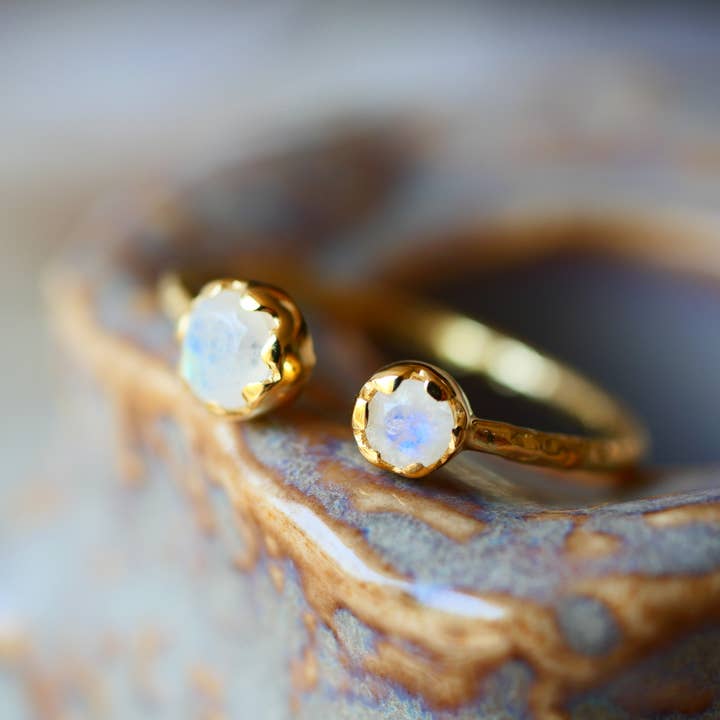 Verstellbarer Daenerys-Ring mit Mondstein, 2 Mikron vergoldet für den Großhandel von GINANDGER